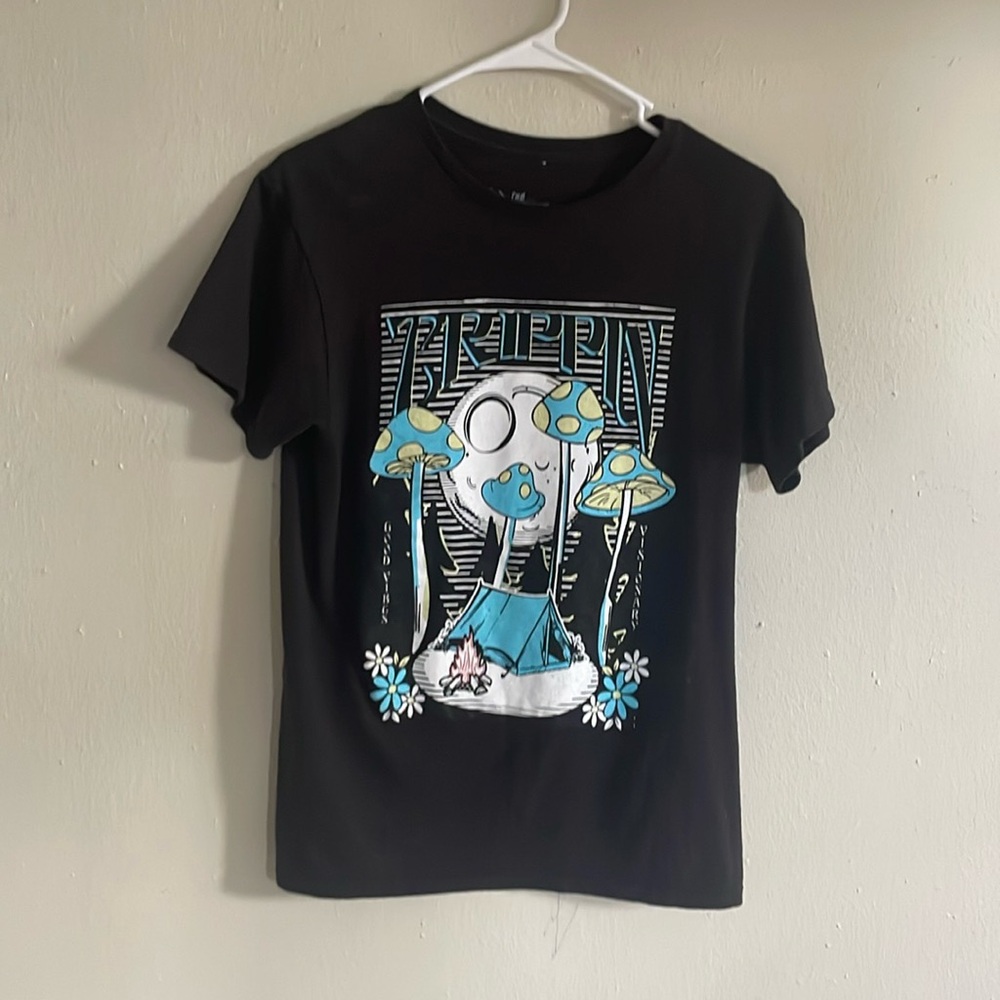 Graphic tee “trippin” mushroom and tent